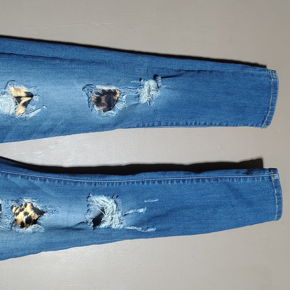 Judy Blue Distressed Animal Print Skinny Fit Jeans Size 11/30 - Picture 4 of 11